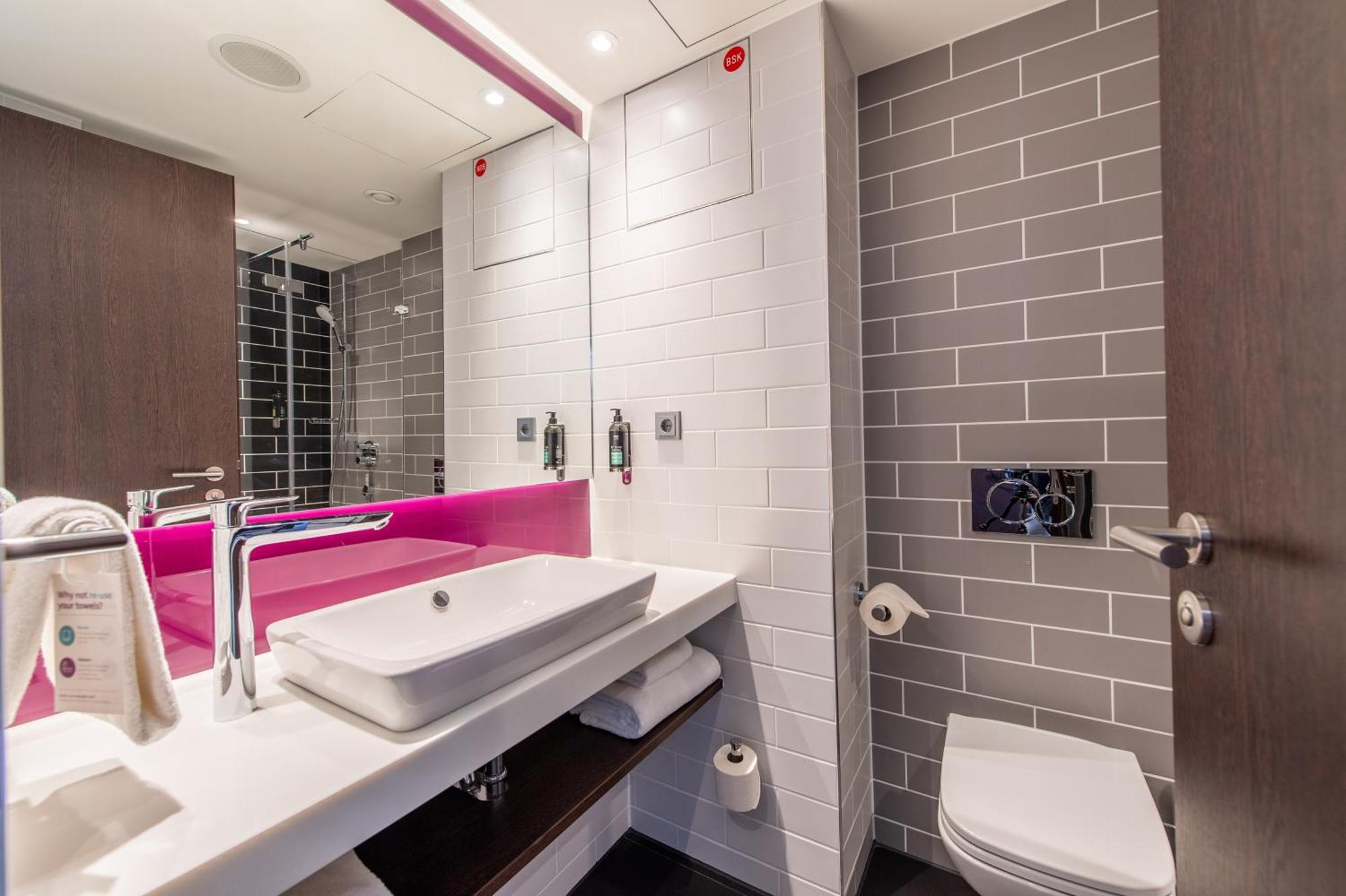 Premier Inn Stuttgart City Centre エクステリア 写真