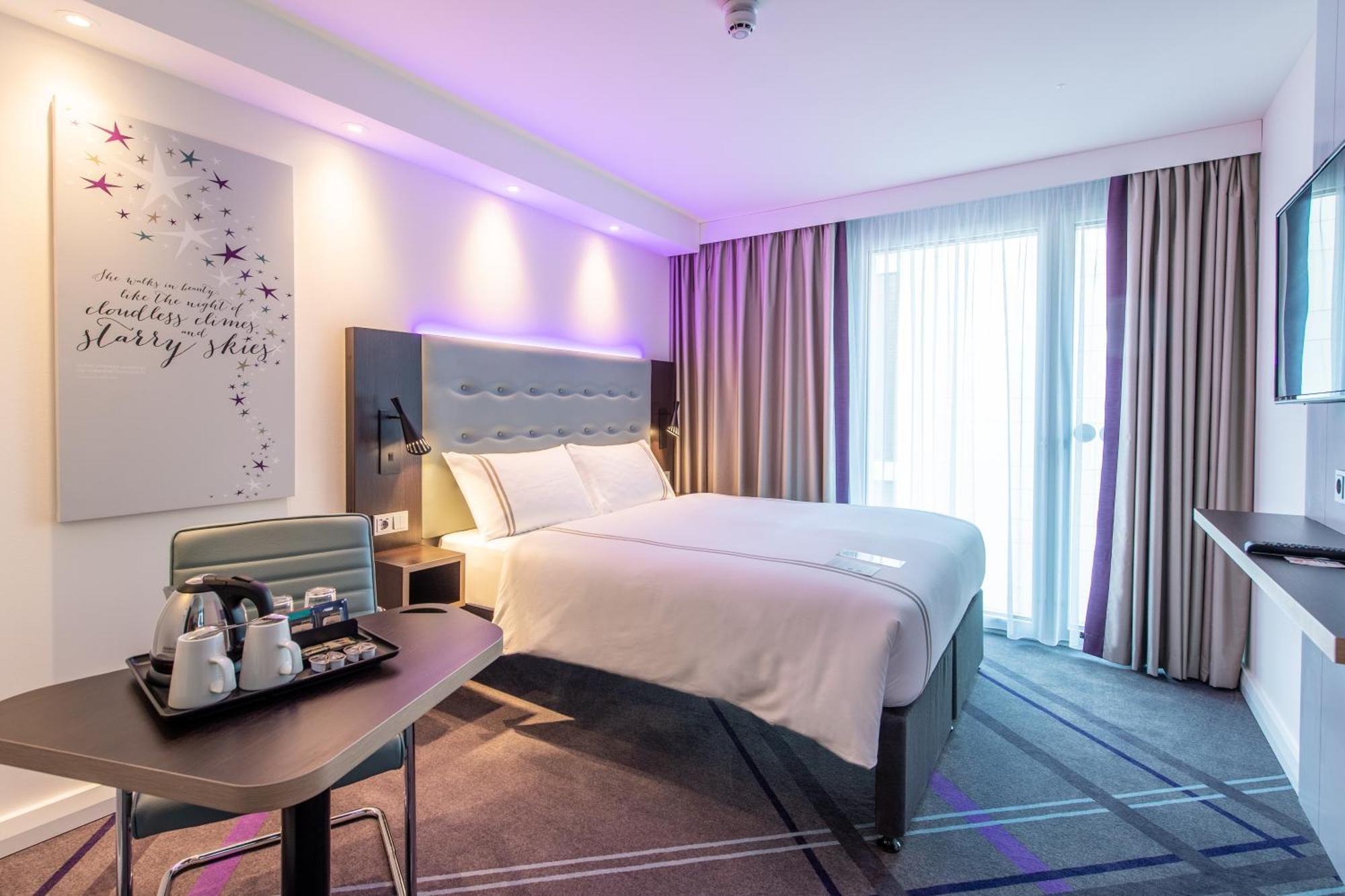 Premier Inn Stuttgart City Centre エクステリア 写真